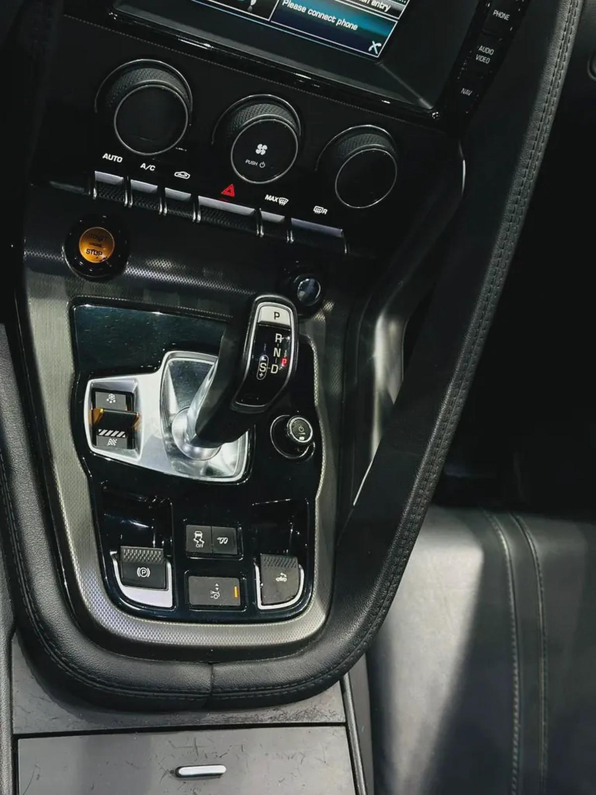 JAGUAR F-TYPE S V8 SUPERCHARGED 2015 ORIGINAL PAINT FULL SERVICE HISTORY AGENCY-10-10