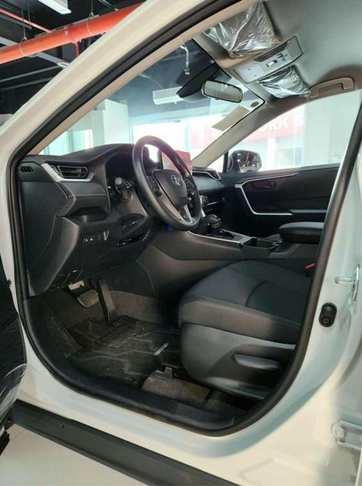 Toyota RAV4 2.0L (2WD) EX-8-8