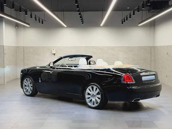 Rolls-Royce Dawn 2017 - Pristine Condition - Korean Specsورز رايز داون موديل 2017 وارد كوريا صبغ وكا