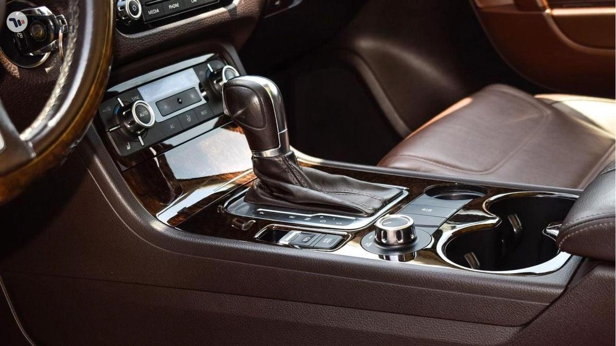 Volkswagen Touareg-7-7