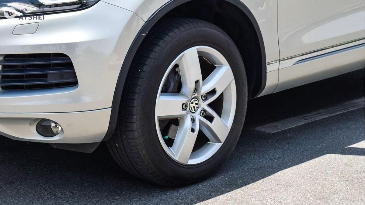 Volkswagen Touareg-12-12