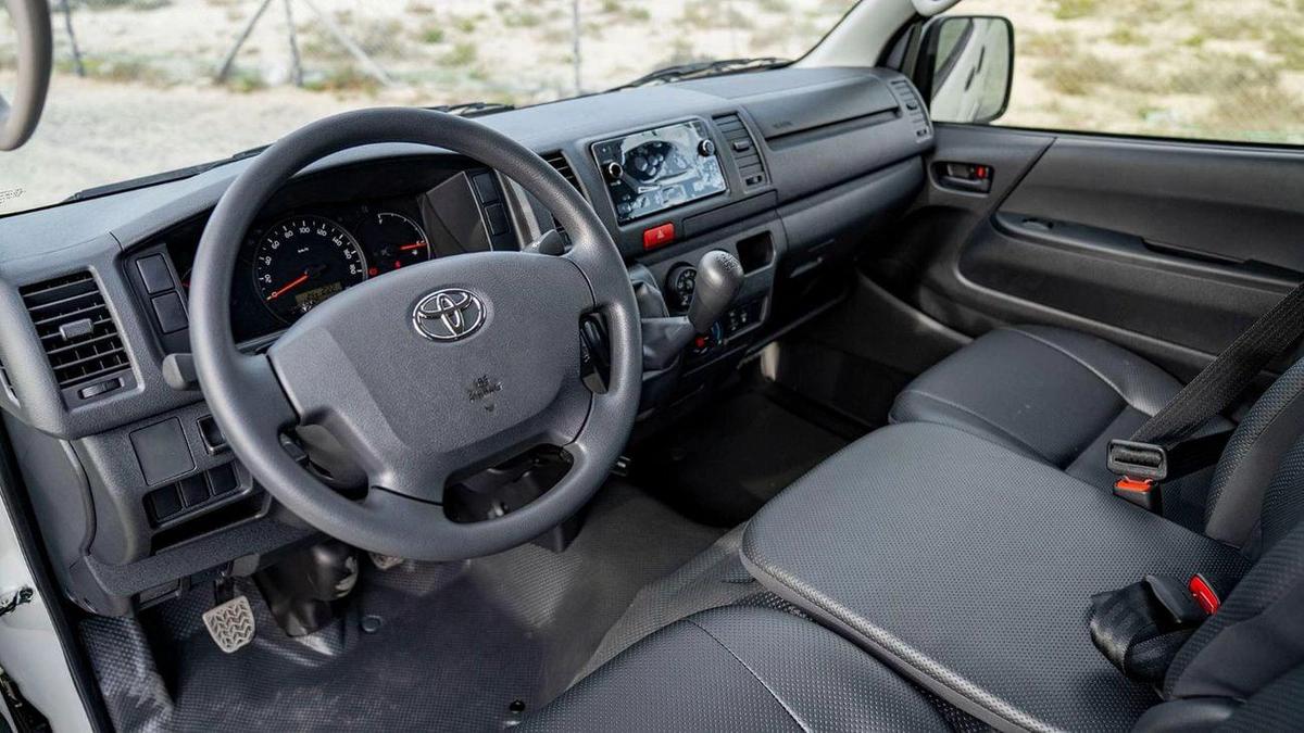 Toyota Hiace MID ROOF 2.7 2025-11-11