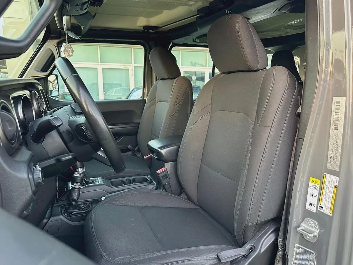 (2019) JEEP WRANGLER //SPORT// GCC FULL OPTION -ORIGINAL PAINT--9-9