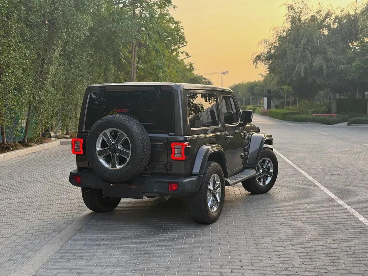 Jeep Wrangler Sahara Plus GCC super clean قمه بالنظافه-1-1