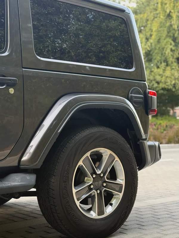 Jeep Wrangler Sahara Plus GCC super clean قمه بالنظافه