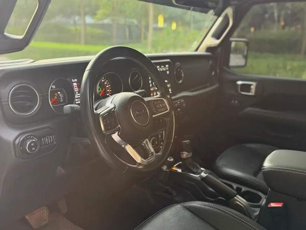 Jeep Wrangler Sahara Plus GCC super clean قمه بالنظافه