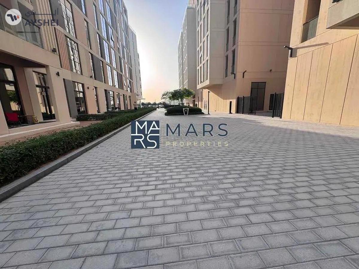 Luxurious one bedroom pool view in a modern community-11-11