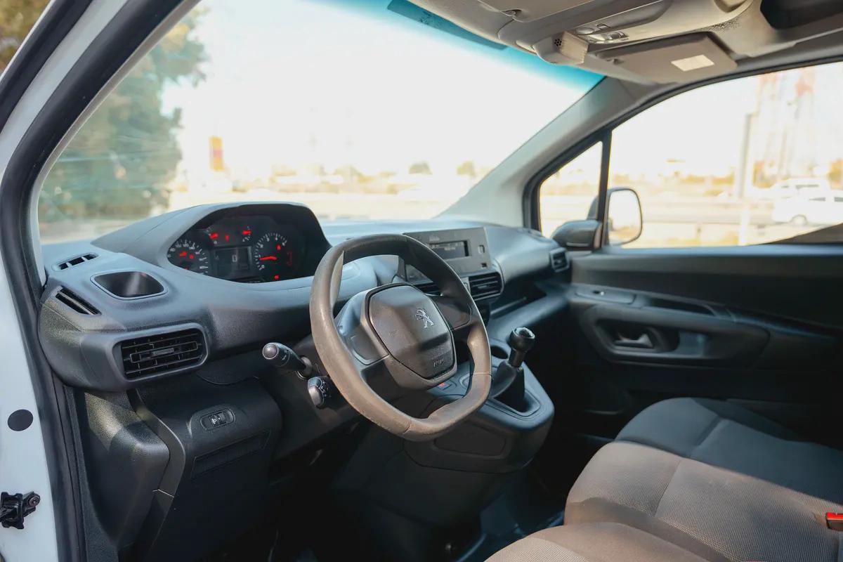 Peugeot Partner | Delivery Van | GCC Specs | Ref#P34204-9-9