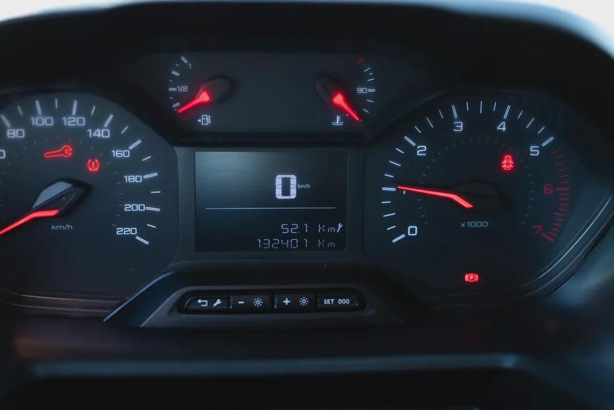 Peugeot Partner | Delivery Van | GCC Specs | Ref#P34204-10-10