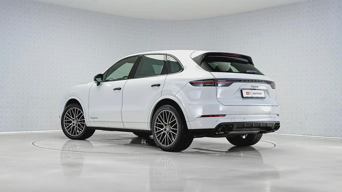 Special Offer | AED 4,217 PM | SportDesign, Exclusive Order | Cayenne Platinum Edition-1-1