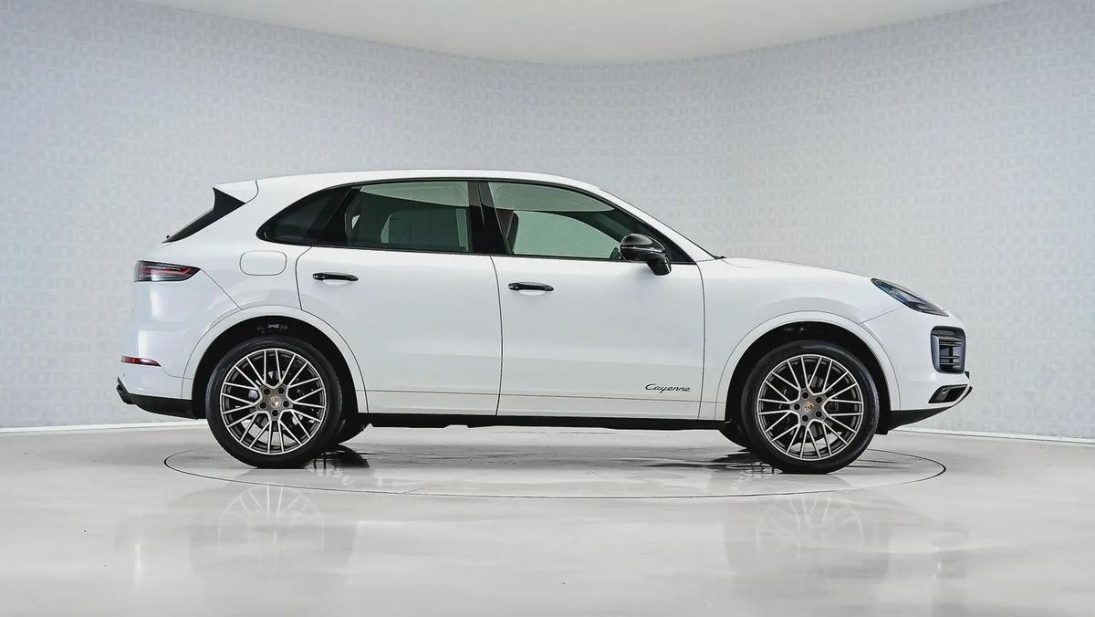 Special Offer | AED 4,217 PM | SportDesign, Exclusive Order | Cayenne Platinum Edition-2-2