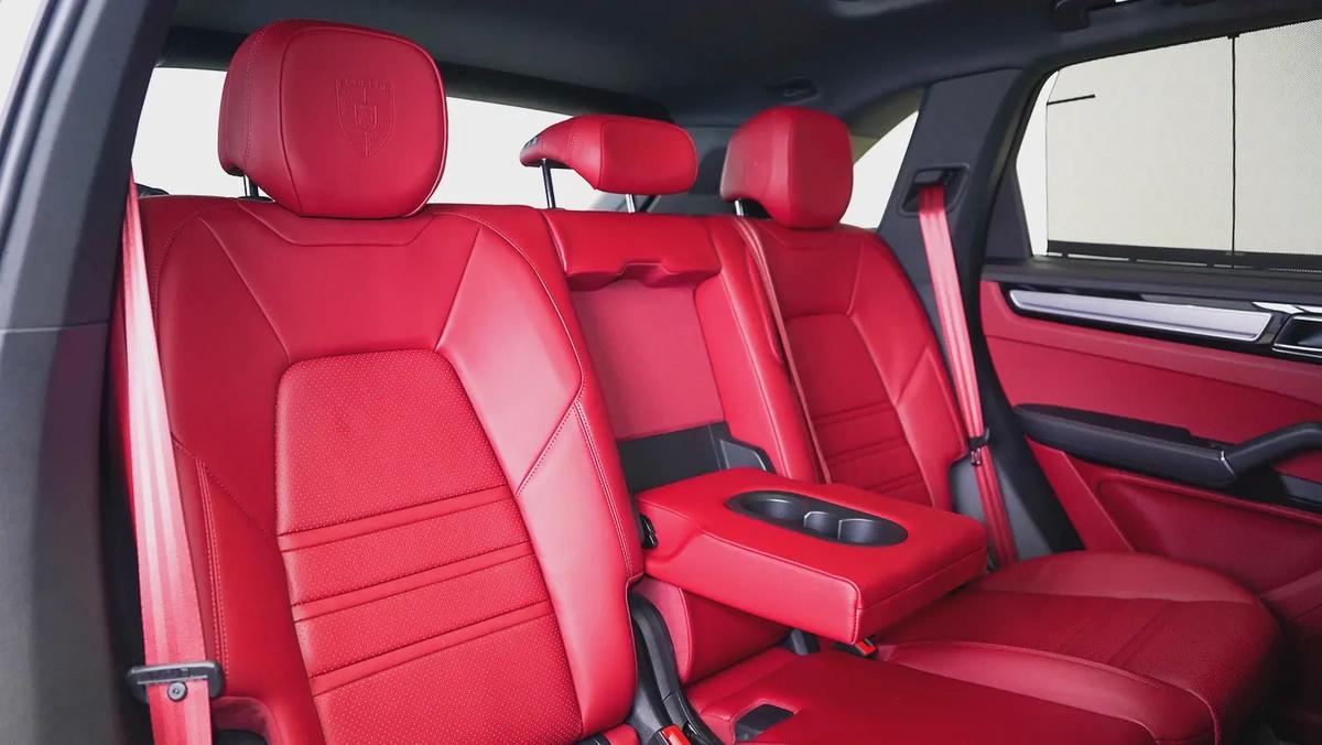 Special Offer | AED 4,217 PM | SportDesign, Exclusive Order | Cayenne Platinum Edition-6-6