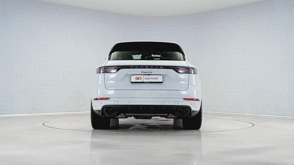 Special Offer | AED 4,217 PM | SportDesign, Exclusive Order | Cayenne Platinum Edition