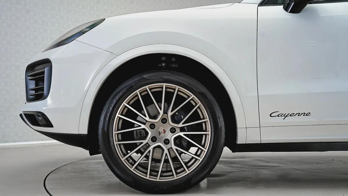 Special Offer | AED 4,217 PM | SportDesign, Exclusive Order | Cayenne Platinum Edition-10-10