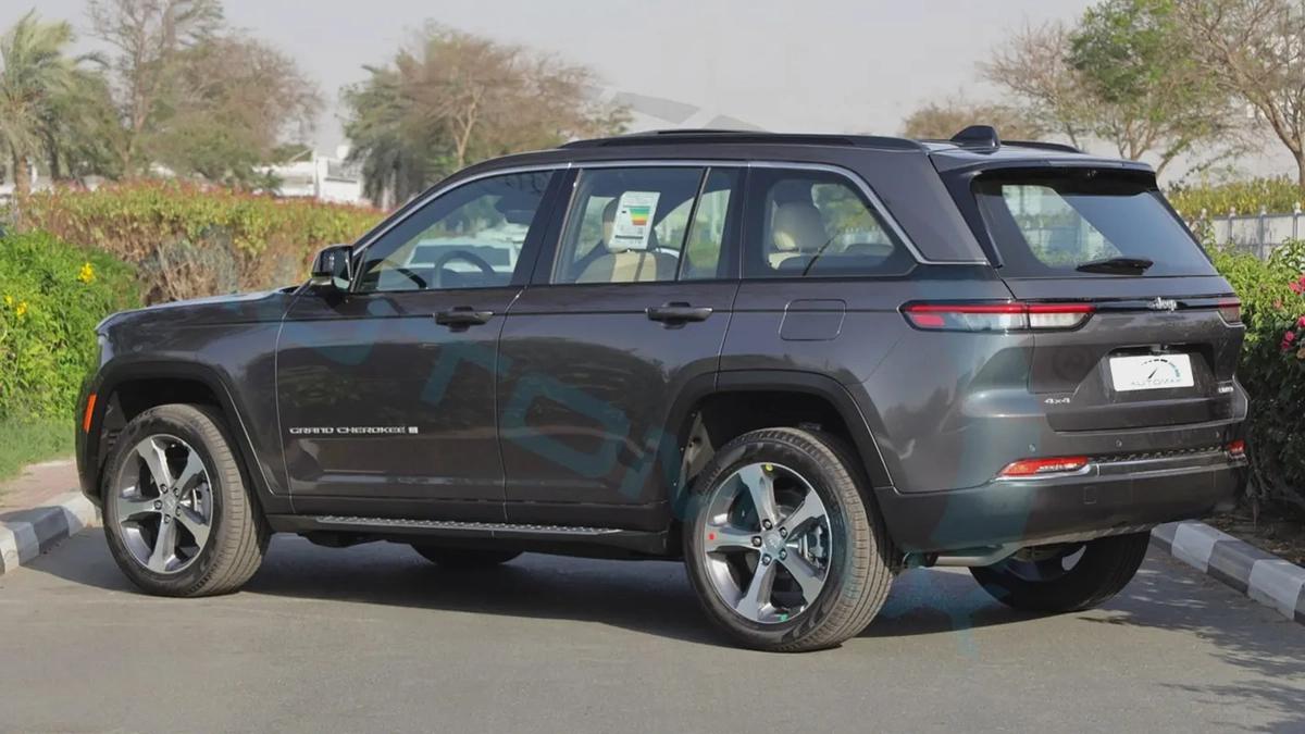 2025 JEEP GRAND CHEROKEE LIMITED PLUS LUXURY 4X4 GCC With 3Yrs or 60K Km Warranty At Official Dealer-4-4