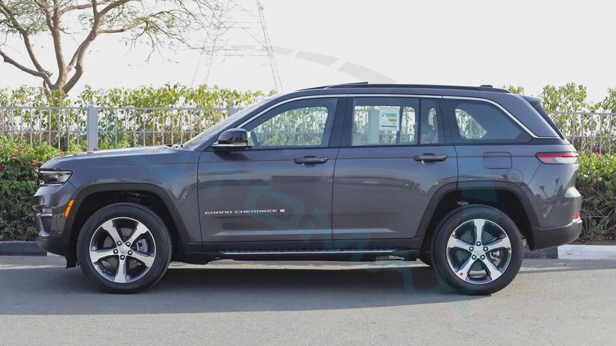 2025 JEEP GRAND CHEROKEE LIMITED PLUS LUXURY 4X4 GCC With 3Yrs or 60K Km Warranty At Official Dealer-19-19
