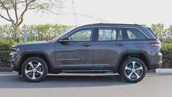 2025 JEEP GRAND CHEROKEE LIMITED PLUS LUXURY 4X4 GCC With 3Yrs or 60K Km Warranty At Official Dealer