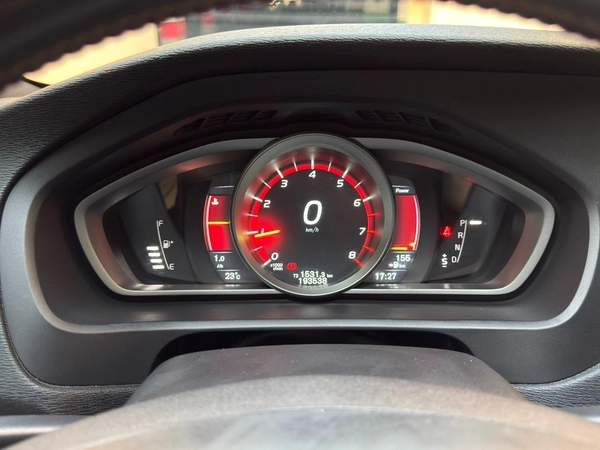 Gulf Specs 2016 VOLVO V40 T5 R-Design 2.0Litre V4 Turbo-Charged (Agency Maintained Till-Date)