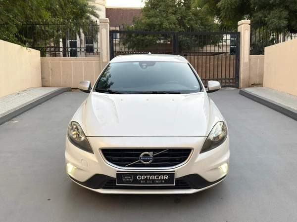 Gulf Specs 2016 VOLVO V40 T5 R-Design 2.0Litre V4 Turbo-Charged (Agency Maintained Till-Date)