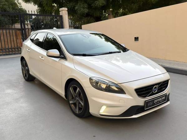 Gulf Specs 2016 VOLVO V40 T5 R-Design 2.0Litre V4 Turbo-Charged (Agency Maintained Till-Date)