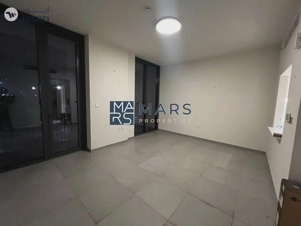 Spacious 1 bedroom | Semi Close Kitchen | Balcony |