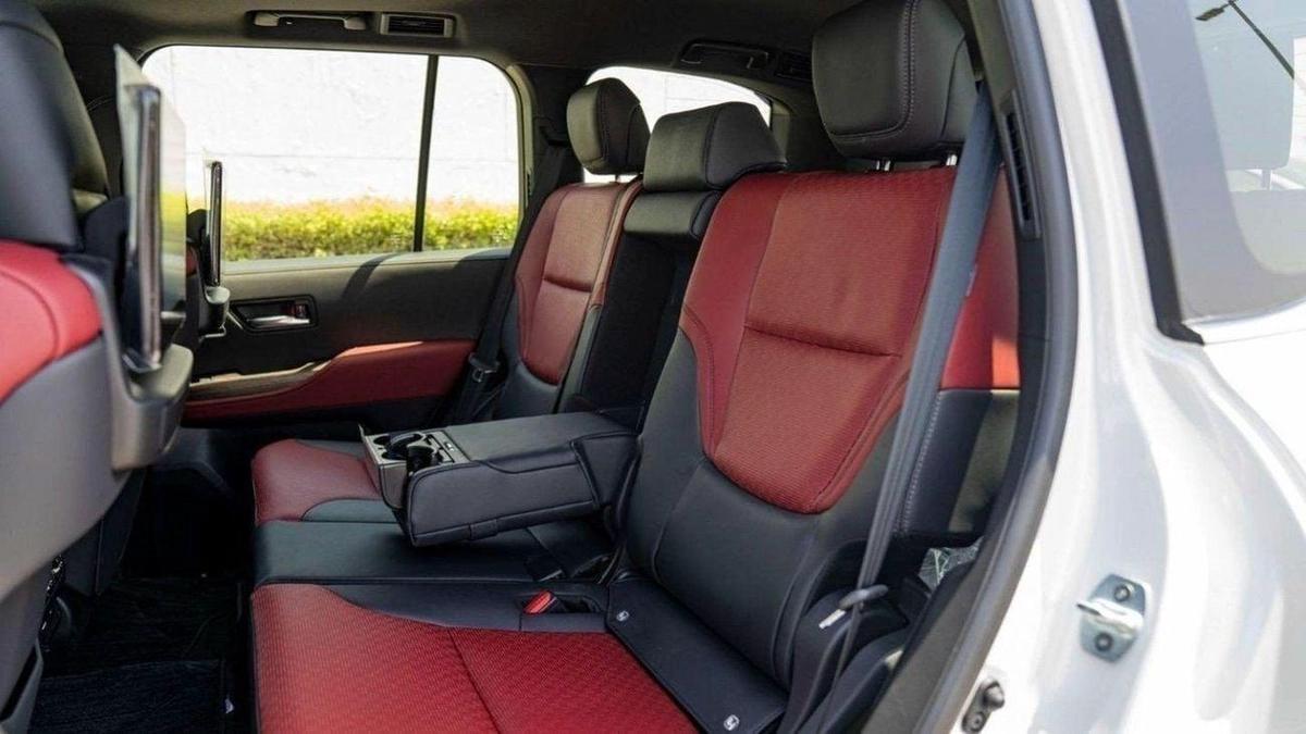Toyota Land Cruiser VXR 3.5L-8-8