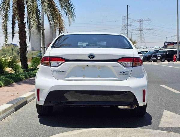 Toyota Levin HYBRID LUXURY | 1.8L V4 | SUNROOF DVD + CAMERA | FULL OPTION