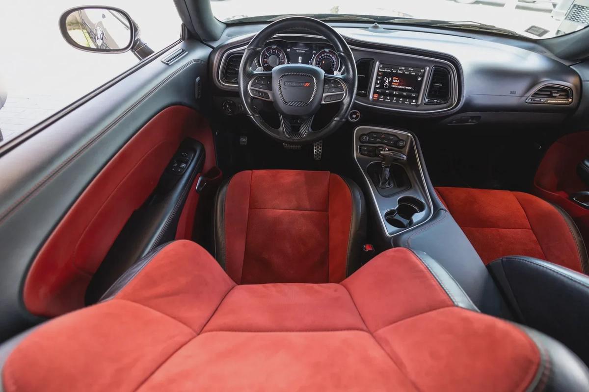 Dodge Challenger-9-9