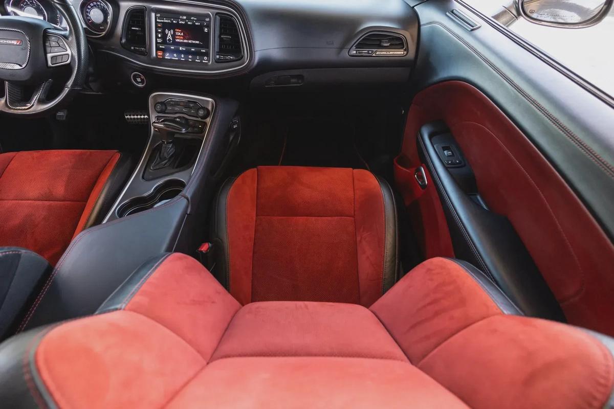 Dodge Challenger-18-18