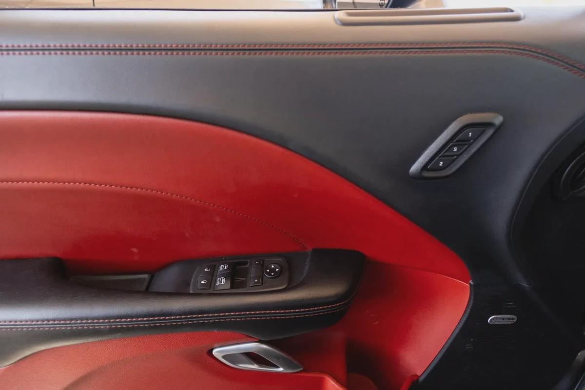 Dodge Challenger-16-16