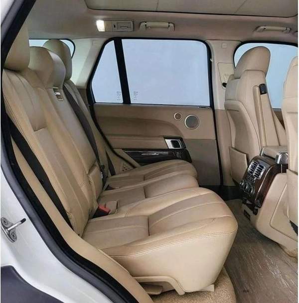 Land Rover Range Rover HSE 5.0L VOGUE HSE V8 5.0L-8CYL FULL OPTION - EXCELLENT CONDITION GCC SPECIFICATION