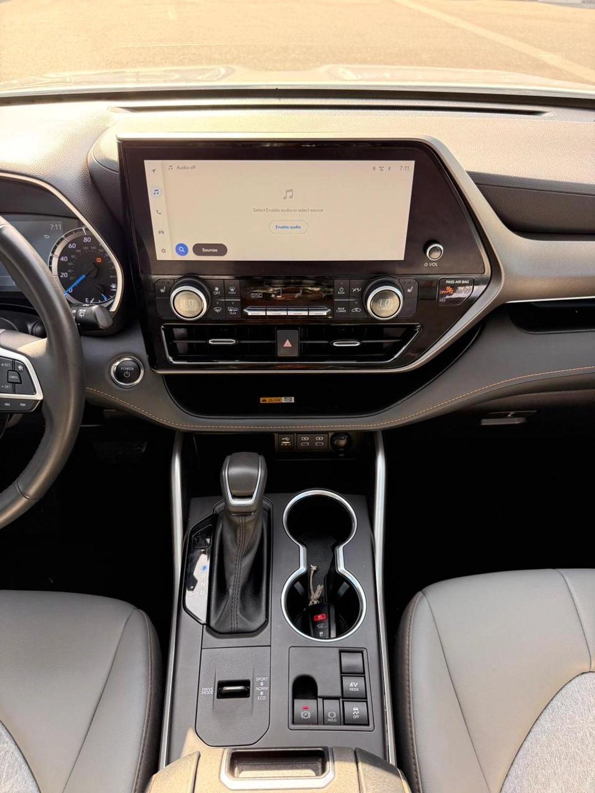 Toyota Highlander Hybrid Bronze Edition Full option 2023-6-6