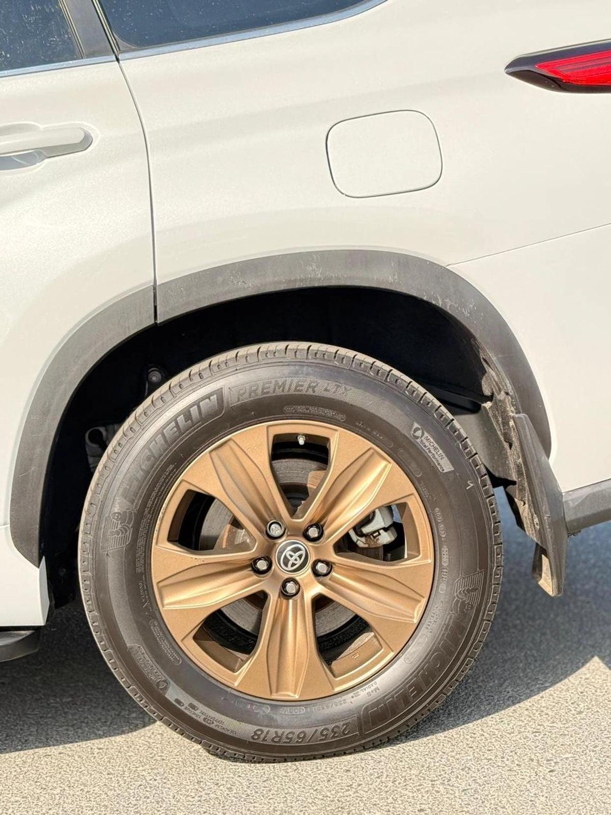 Toyota Highlander Hybrid Bronze Edition Full option 2023-11-11