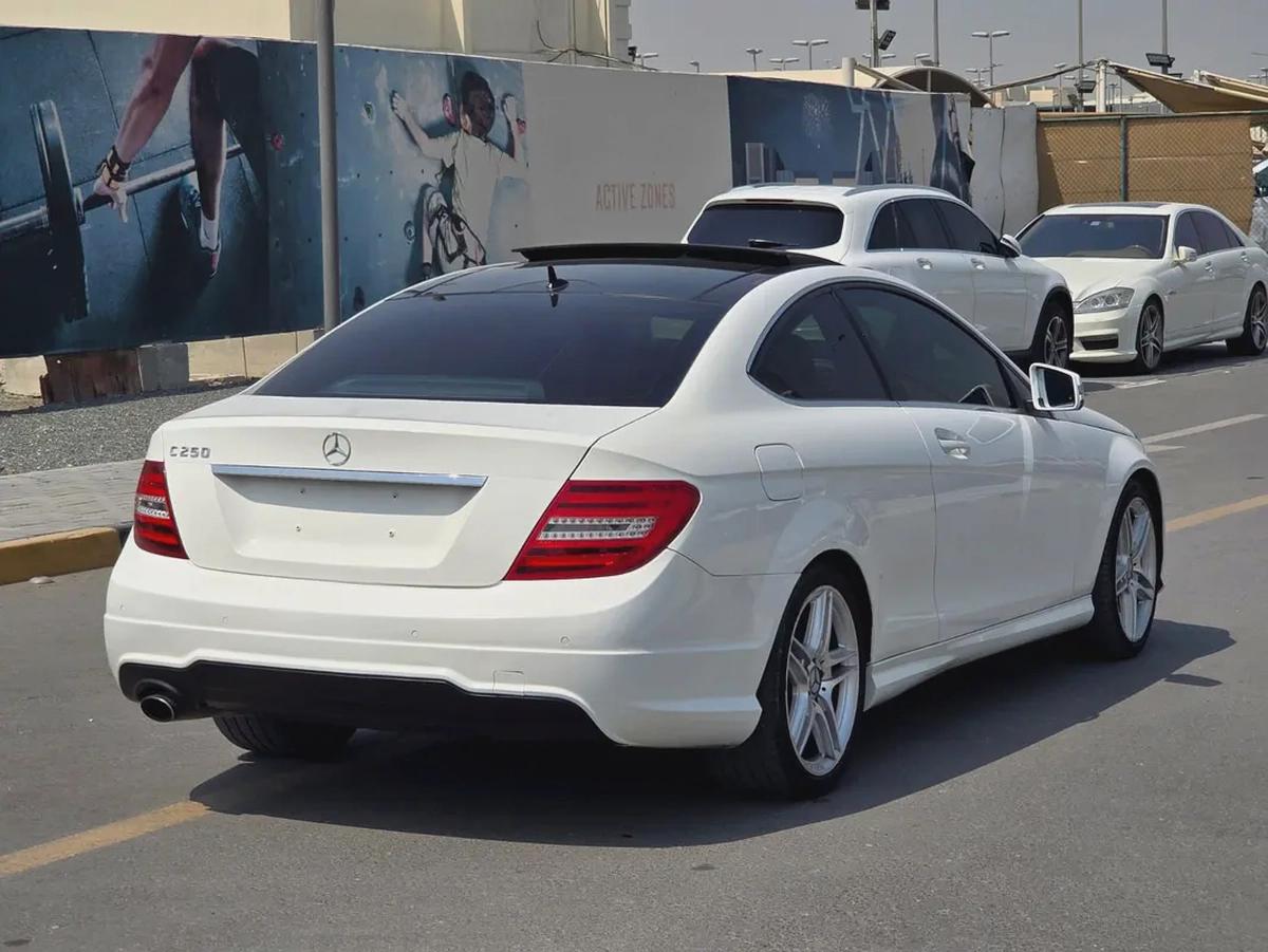 Mercedes-Benz C-Class C280 2016 | GCC Specs | Low Mileage | Pristine Condition-4-4