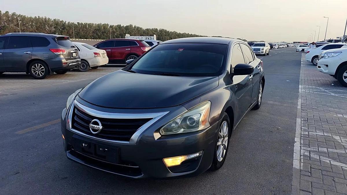 Nissan Altima SV 2013 - GCC Specs - Well Maintained-0-0