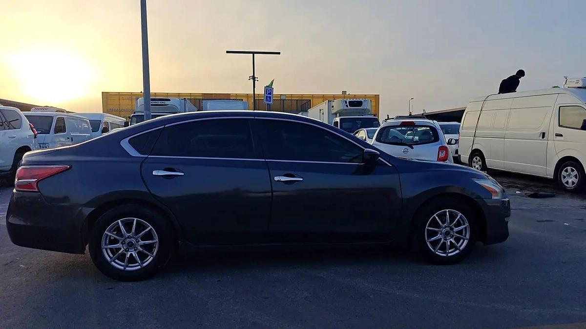 Nissan Altima SV 2013 - GCC Specs - Well Maintained-13-13