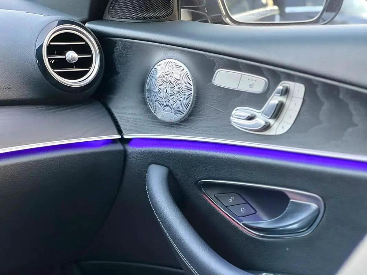 Mercedes benz E300 Model 2019-4-4