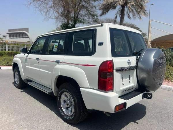 Nissan Patrol Safari Safari 4.8L M/T