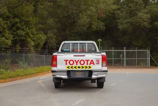 Hilux | Double Cabin 4x2 | Automatic | GCC Specs | Ref#T51049