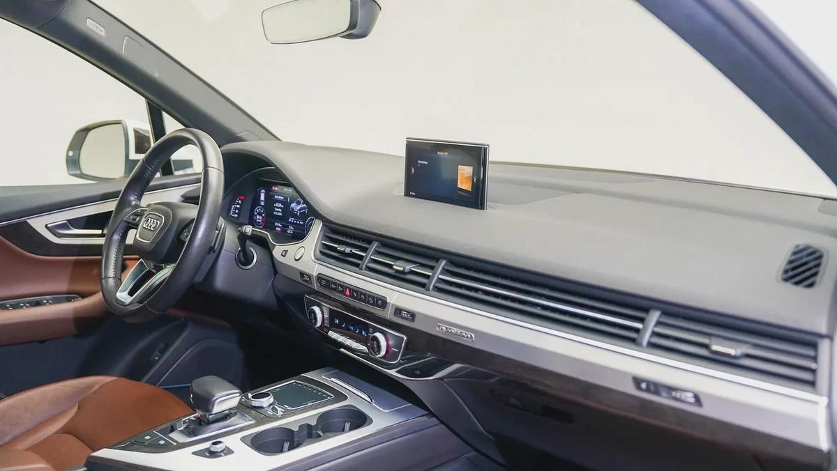 Special Offer | AED 3,207 PM | Low KM, Up to 3 Years Warranty Service | Q7 TFSI Quattro S Line-5-5