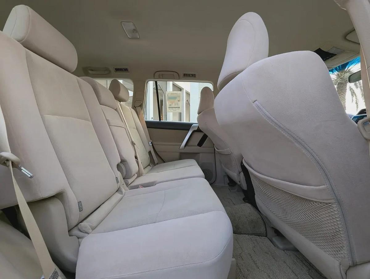 TOYOTA PRADO 2023 V4 2.7L ORIGINAL PAINT LOW MILEAGE IN EXCELLENT CONDITION-3-3