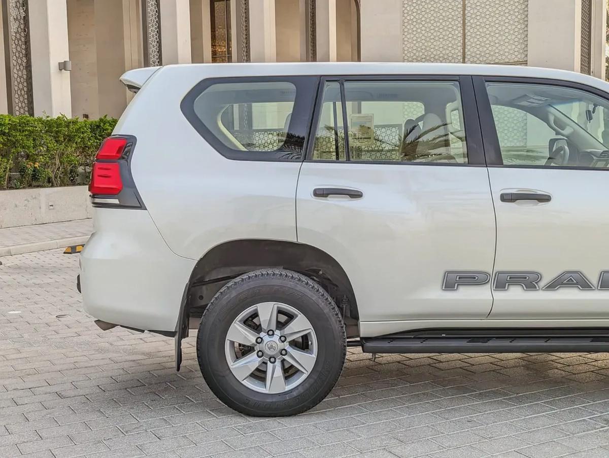TOYOTA PRADO 2023 V4 2.7L ORIGINAL PAINT LOW MILEAGE IN EXCELLENT CONDITION-10-10