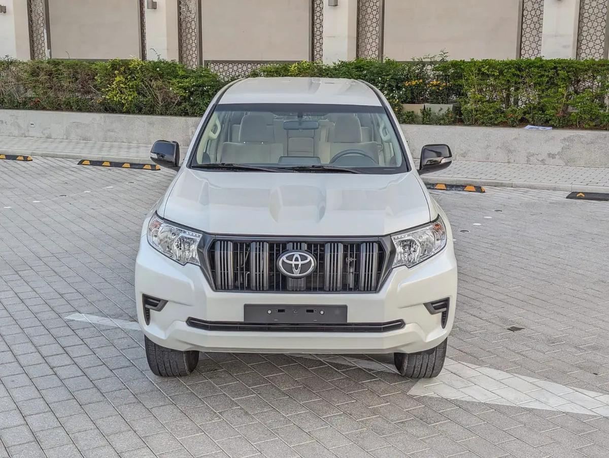 TOYOTA PRADO 2023 V4 2.7L ORIGINAL PAINT LOW MILEAGE IN EXCELLENT CONDITION-17-17