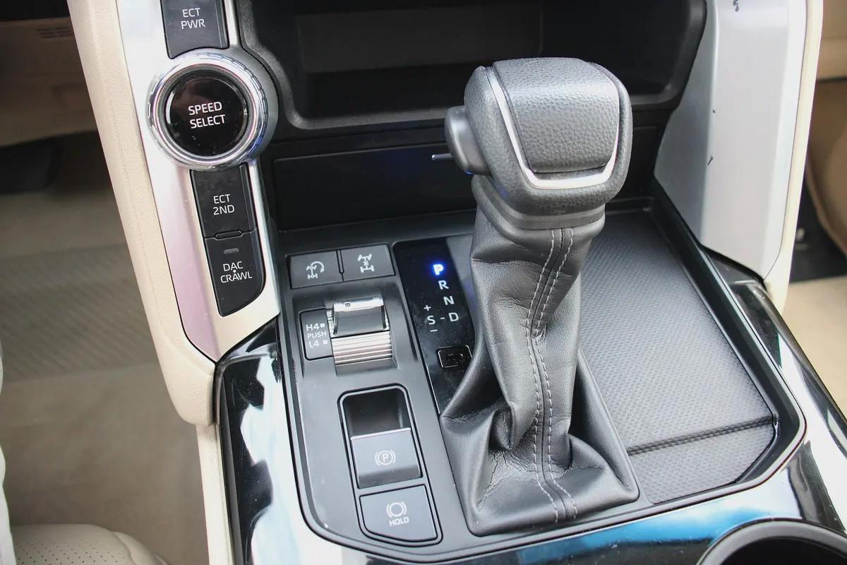 Free Offers Toyota Land Cruiser Gxr V6 4.0L Sunroof Gcc ( 2870x 60 ) With Without Downpayme-17-17