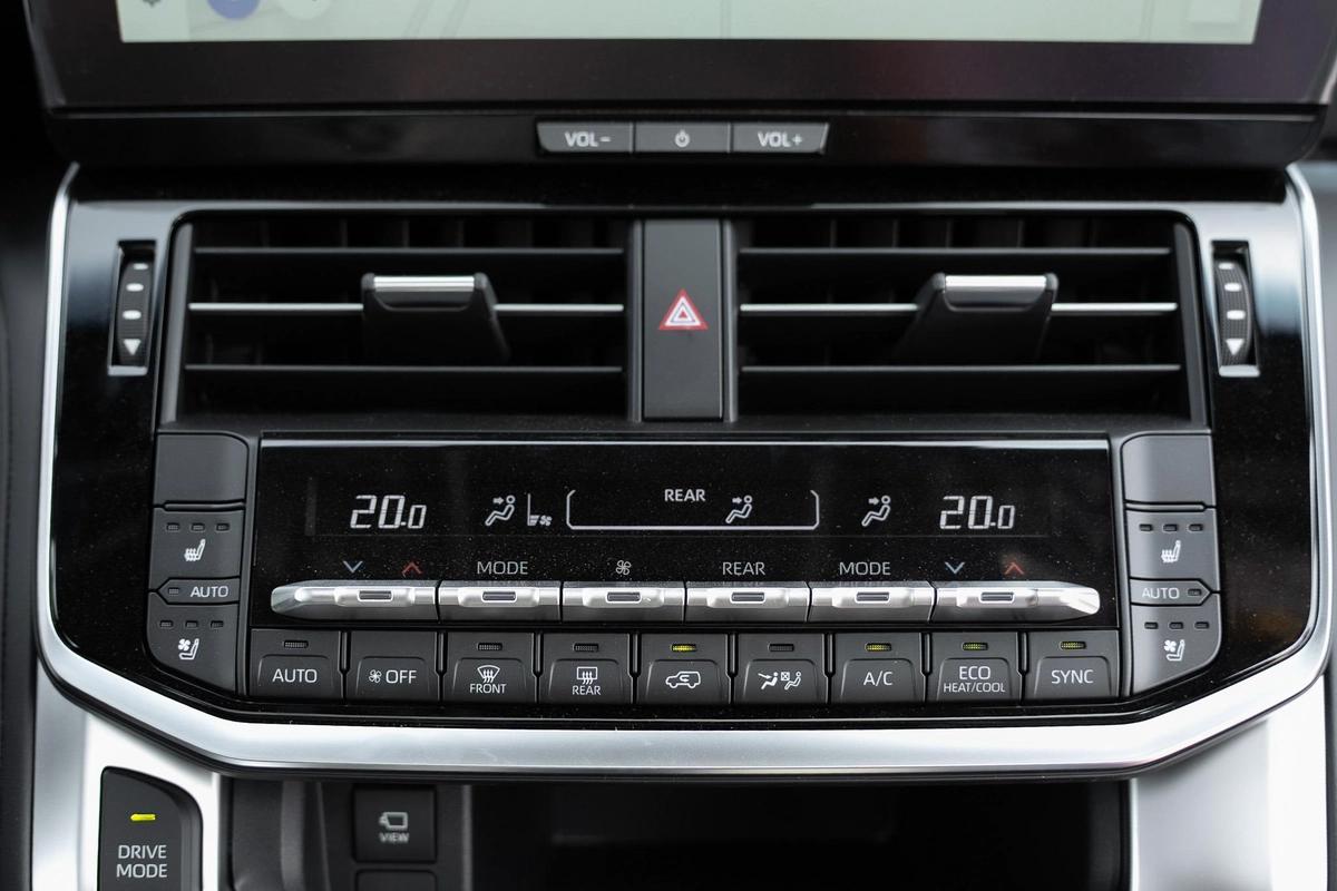 Toyota Land Cruiser VXR-4-4
