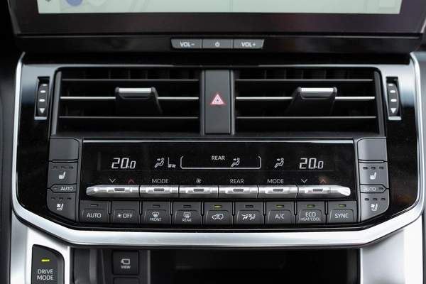 Toyota Land Cruiser VXR