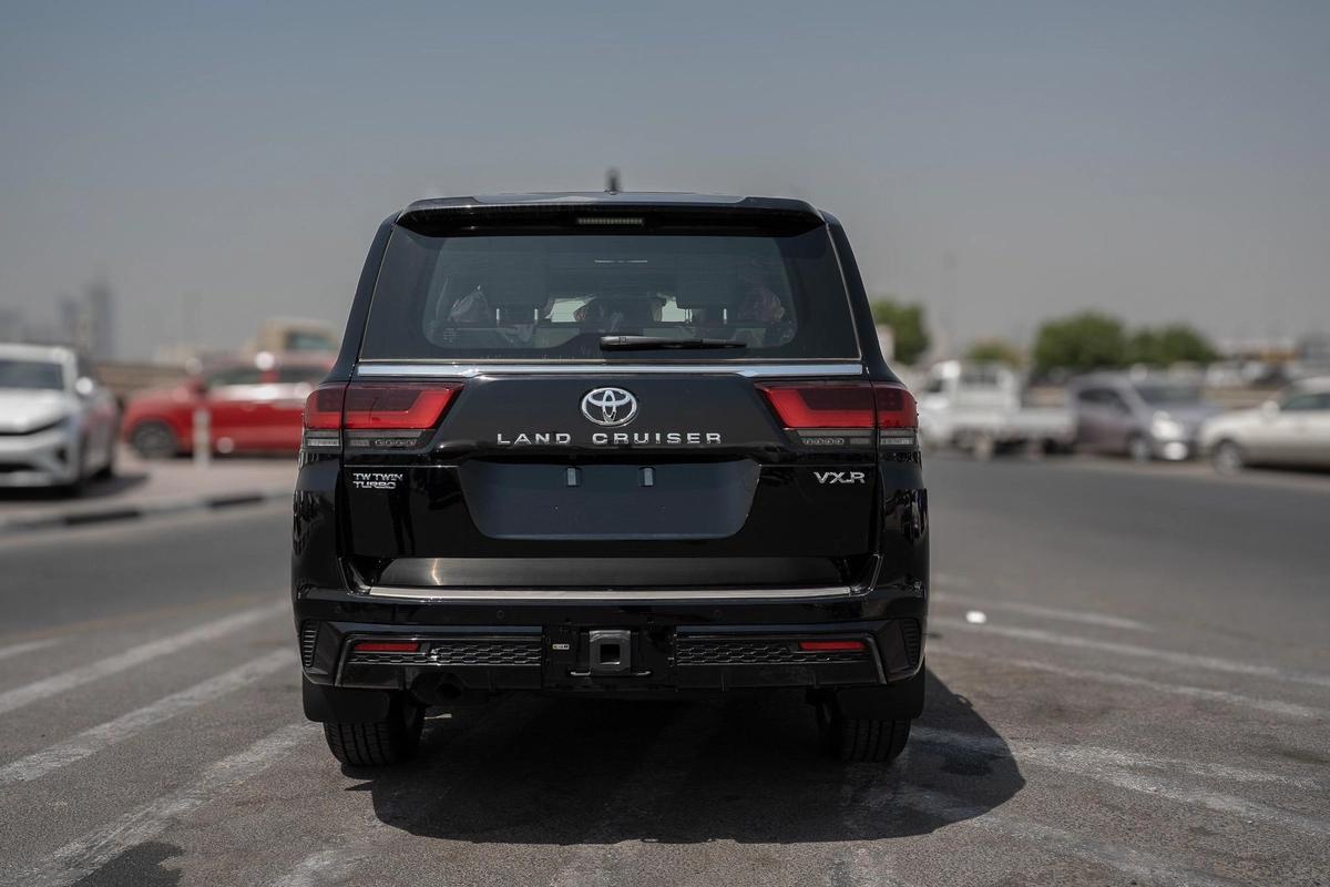 Toyota Land Cruiser VXR-6-6
