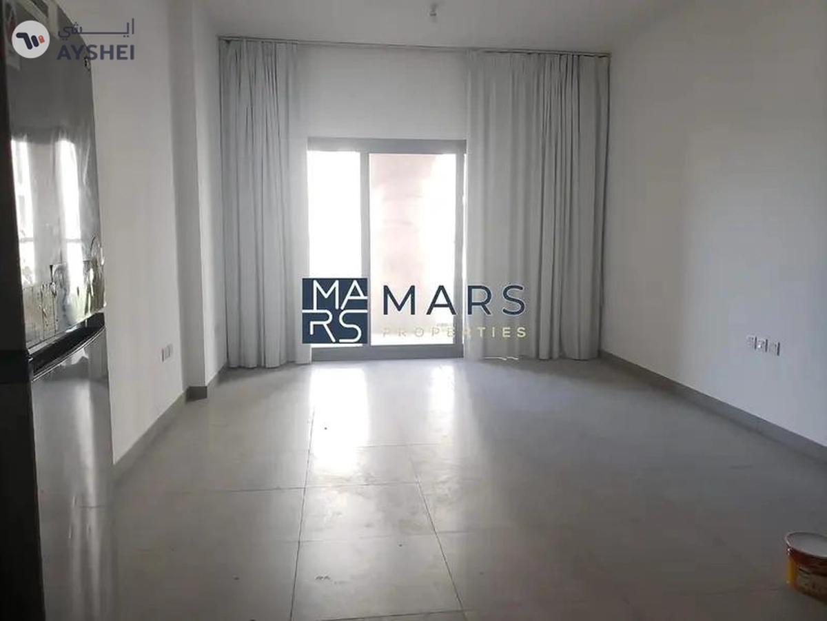 Studio with balcony in best community with swimming pool-4-4