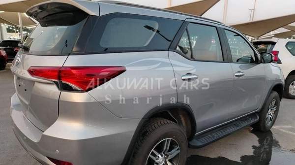 Toyota Fortuner 2.7 v4 petrol 2023