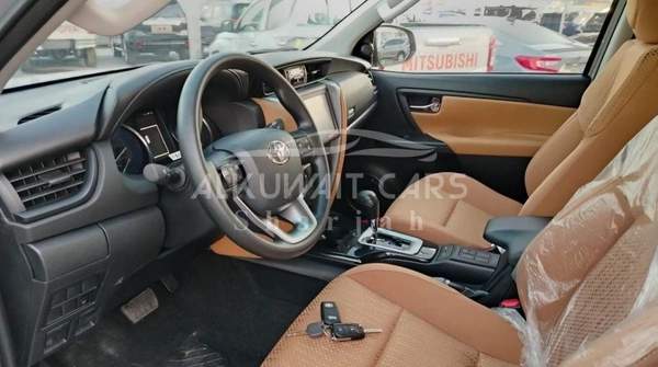 Toyota Fortuner 2.7 v4 petrol 2023